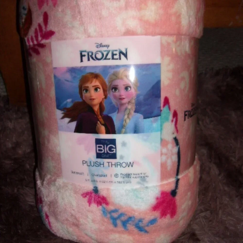 Disney's Frozen The Big One Throw Blanket New 5 ft x 6 ft Elsa & Anna